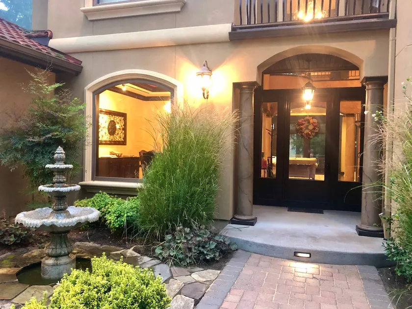 Tuscan home in NW wine country - Image 1
