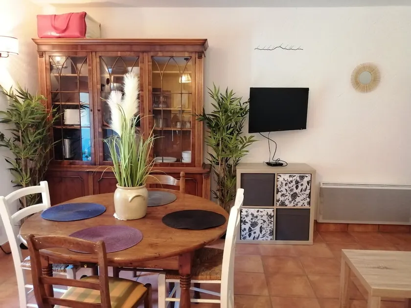 Fully-equipped guest house studio for 4 people - Image 1