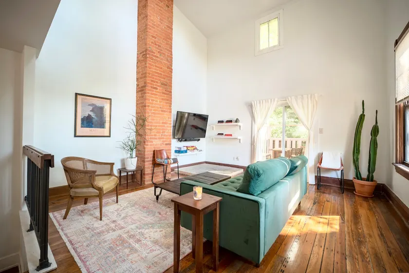 Large, Airy 2BR w/Private Deck by OTR/UC/Downtown! - Image 1