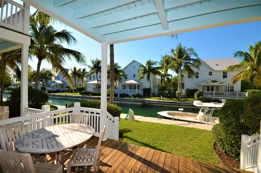Boater's Paradise 3 bed/2.5 bath Villa with Slip! - Image 1