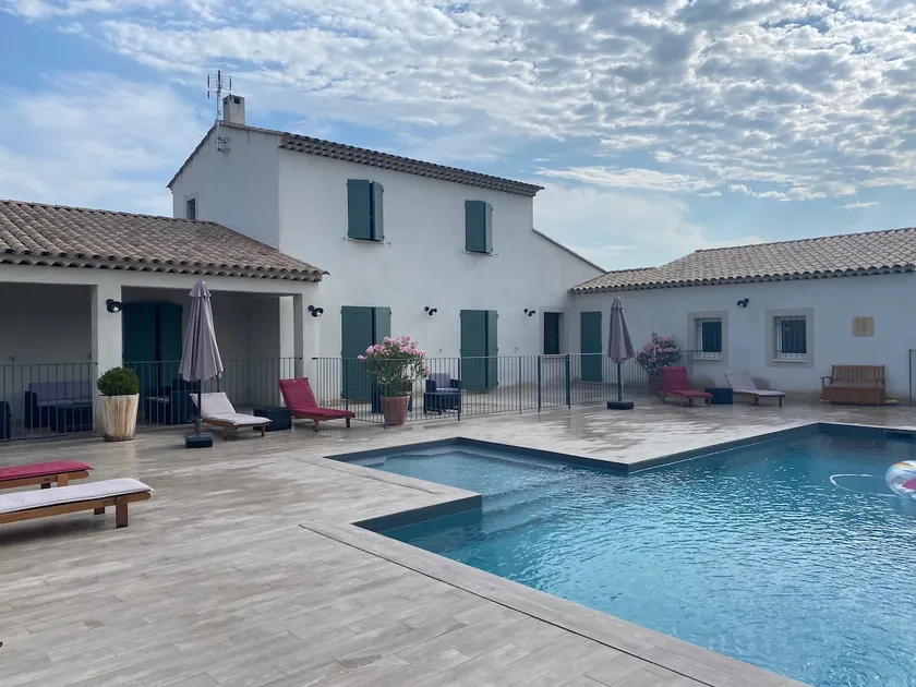 Family villa with pool – South Luberon - Image 1