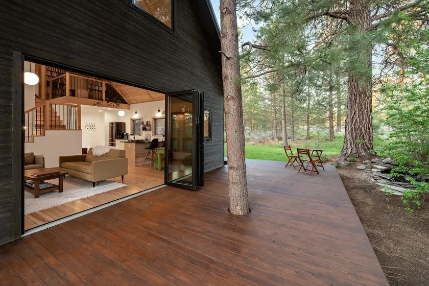 Modern Cabin Near Crater Lake - Image 1