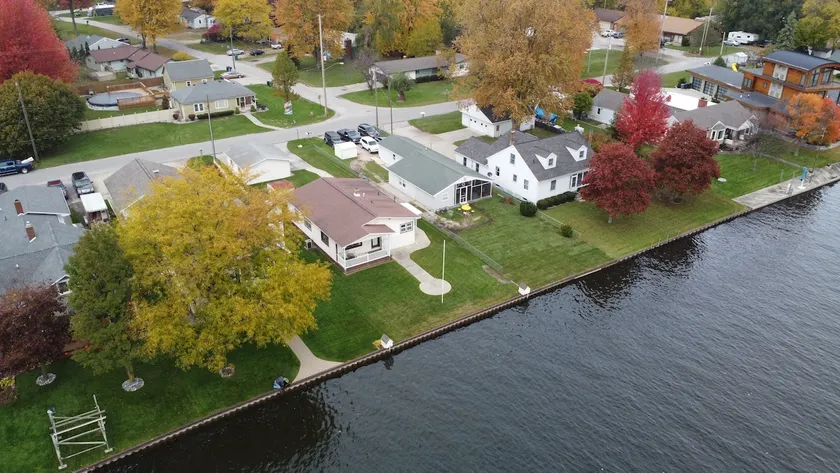 Riverfront home close to Bay City attractions - Image 1