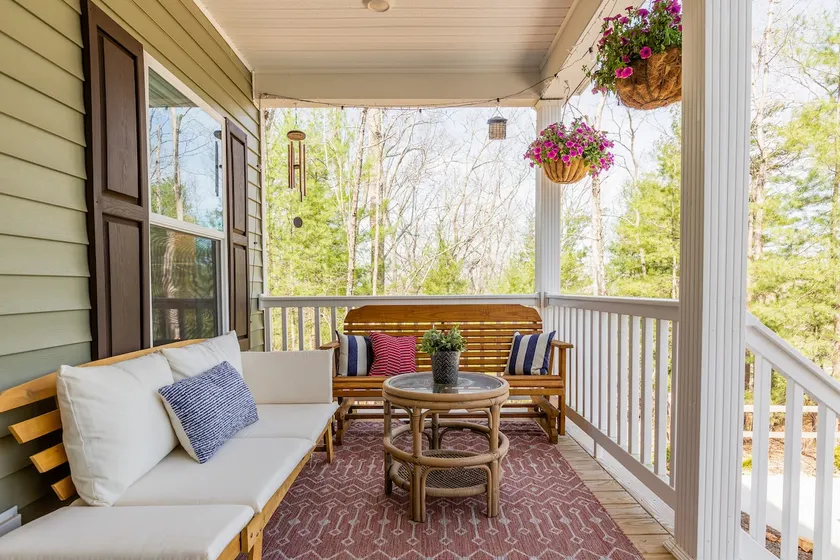 Spacious 4-Bedroom Arts & Crafts Home w/ Mtn Views - Image 1