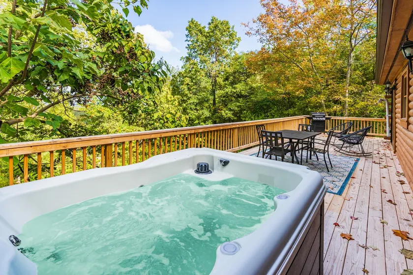 Cedar River Retreat~Hot Tub~ River Access~Fire Pit - Image 1