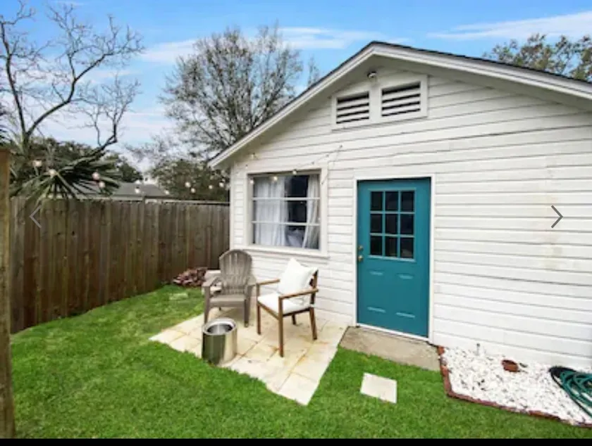Navy Point Backyard Bungalow - Image 1
