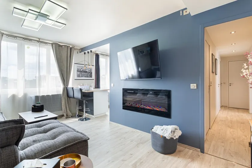 Entire apartment: 1 bedroom (king size bed), 1 private balcony - Image 1