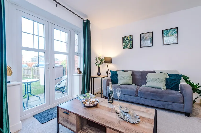 Modern House Ideal for Contractors Sleeps 8 - Image 1