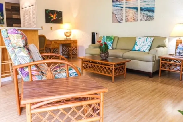 Enjoy the sunset at OCEAN FRONT 1BR Apartment - pool on site! - Image 1