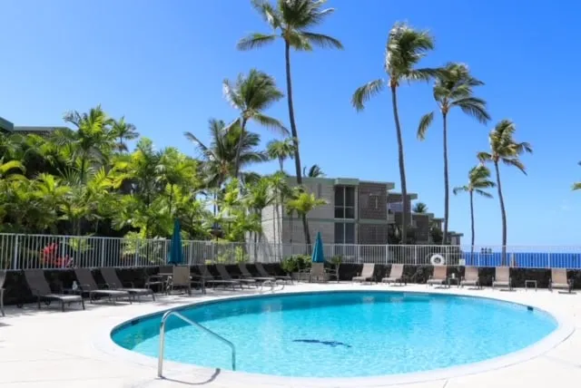 Enjoy the sunset at OCEAN FRONT 1BR Apartment - pool on site! - Image 1
