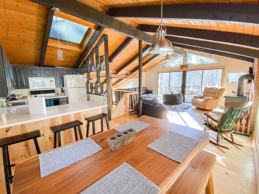 Quaint Mountain Chalet: Min to No. Conway + Hiking - Image 1