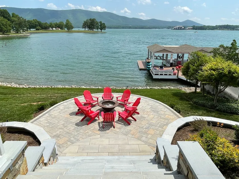 The Fun Spot 3 - Serene Home with Beautiful Lake & Mtn Views to Relax and Enjoy! - Image 1