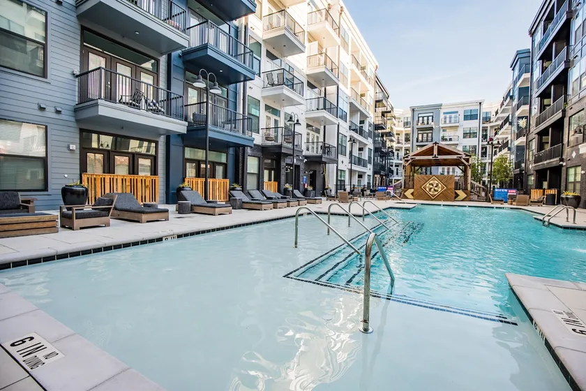 3BR Loft | Walk to Broadway Downtown | Pool Gym | - Image 1