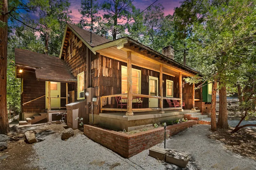 IdyllAway Vintage Cabin - Kid Friendly Sledding Cul-de-Sac! - Image 1
