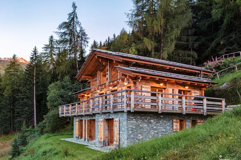 Authentic Swiss Spa Chalet Nesoya Jacuzzi Sauna - Image 1