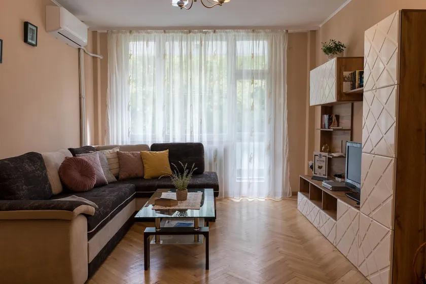 Marvelous Riverside Flat - Image 1