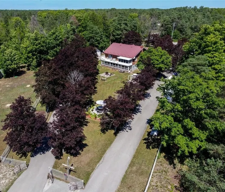 Hidden Gem of Sauble Beach Minutes From the Beach! - Image 1