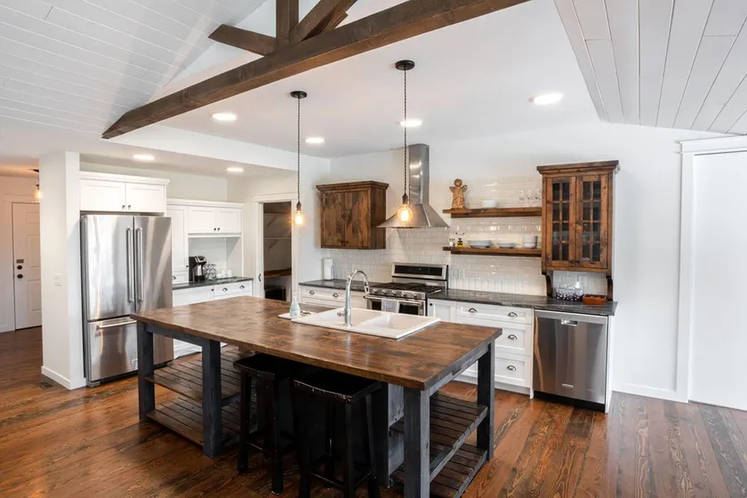 Farmhouse charm and lake views in Oyama - Image 1