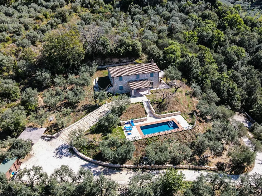 Detached villa with private and fenced pool 1,6km Montecchio, 20km from Orvieto. - Image 1