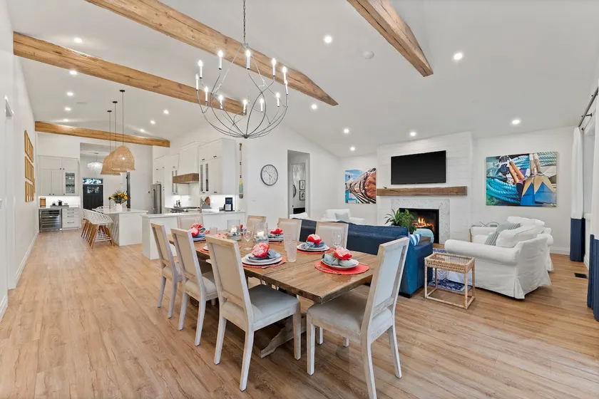 Lakeshore Retreat - Image 1