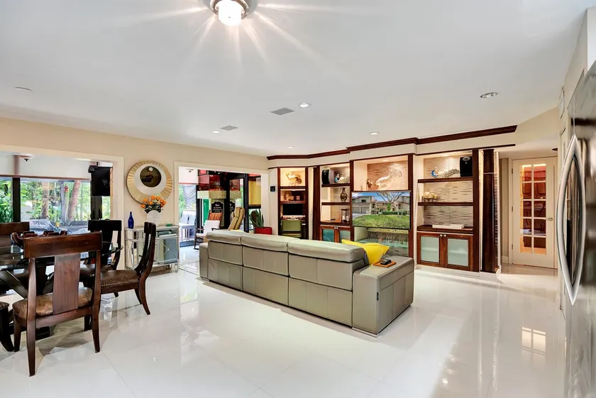 Cozy and Immaculately Clean Home. - Image 1