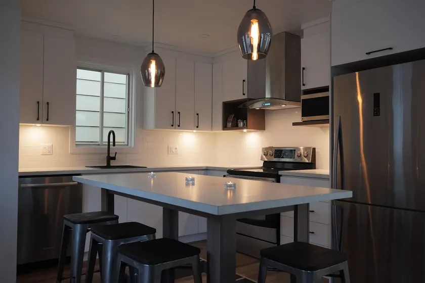 Luxury Condo in the City Center – Berndt Hotel-Condo - Image 1