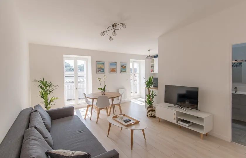 Charming apartment between port and castle - Image 1