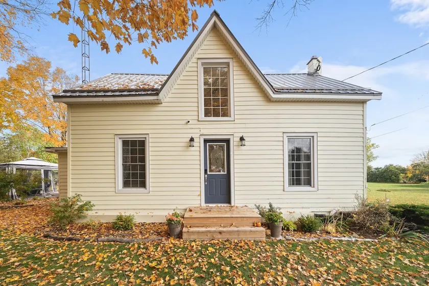 Welcome to Sunnyside-3 Queen Beds 2 Bath-Sandbanks - Image 1