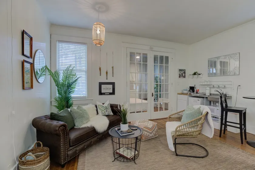 Charming 1900s Studio Near Downtown & Elvis Legacy - Image 1