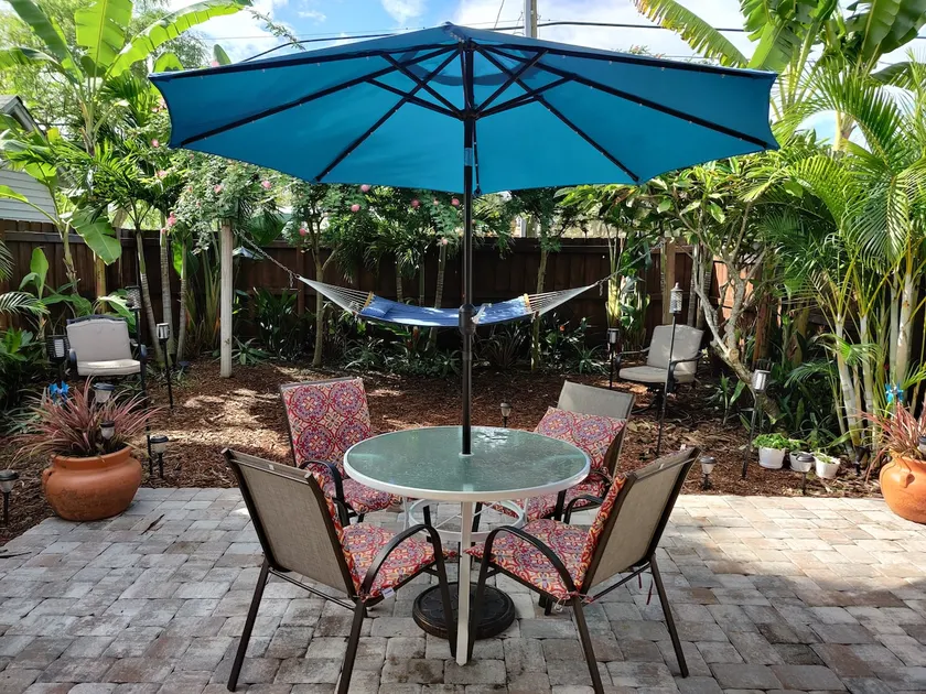 Tropical Oasis 2/2 Walk to Beach w/ Private Yard - Image 1