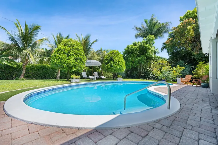 Tropical Boutique Pool Home - Image 1