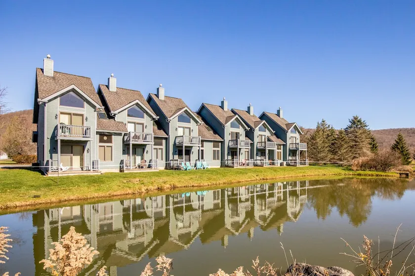 Across from Holiday Valley, sleeps 8, entire TH, walk to VLG, CLEAN, updated - Image 1
