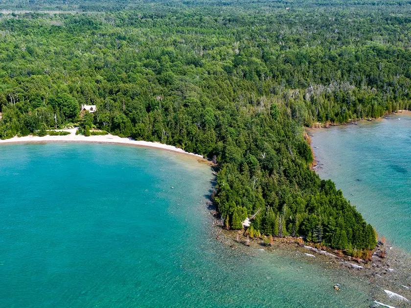 Secluded 1200' beachfront private 64 acre log home - Image 1