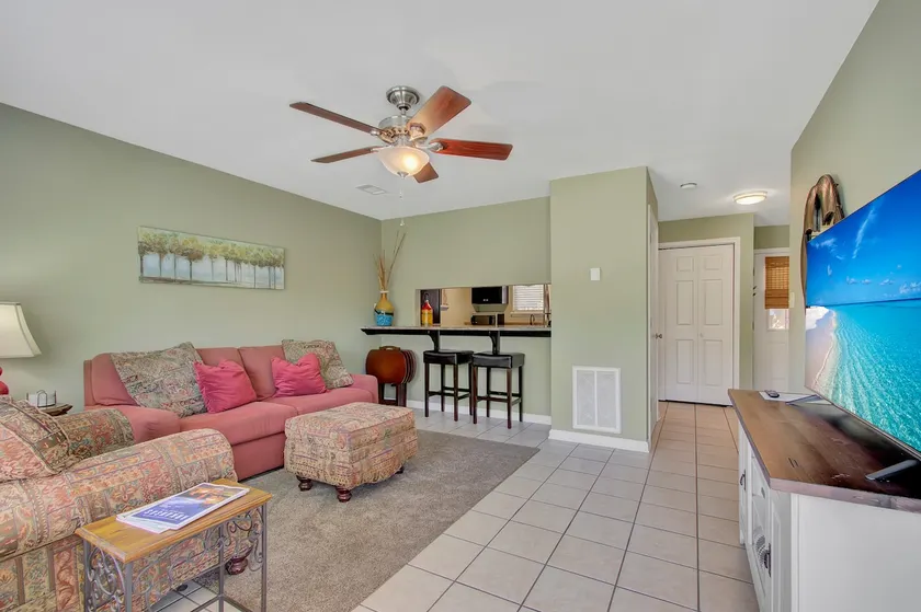 Lake Front Condo with Boat Slip / Unit 9 / Close to Bathhouse Row and Oaklawn! - Image 1