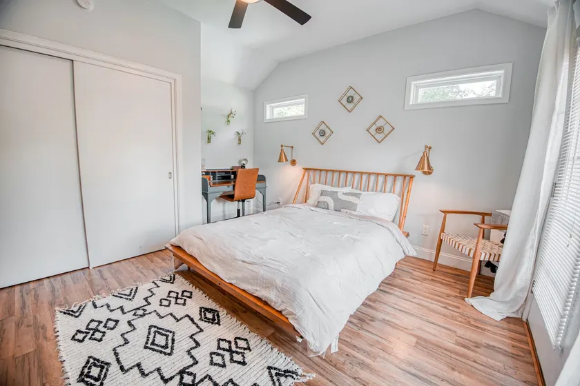 Mini Midtown Guesthome - Minutes to everything! - Image 1