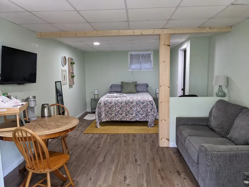 Private Entrance Suite Close to VT - Image 1