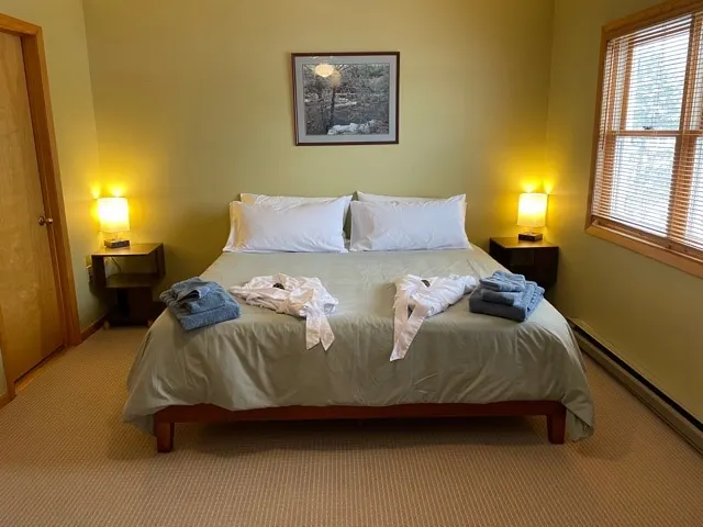 Relaxing Couples Getaway Mountain Views - Image 1