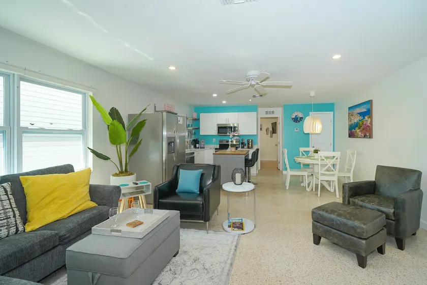 Modern & Fresh - Less than 3 miles to the Beach! - Image 1