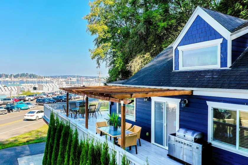 The BayAway 4 BR Waterview Home in DT Port Orchard - Image 1