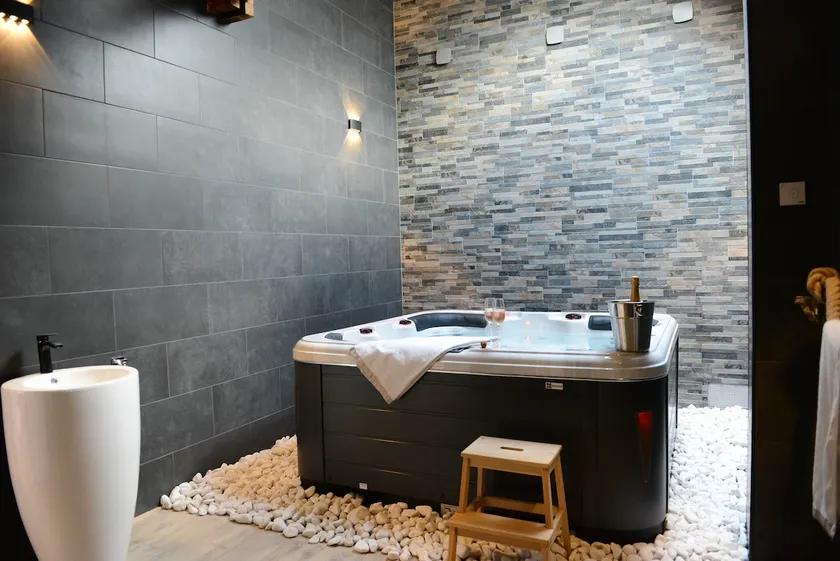 Les 3 Eaux Loft, Heated Pool, Hot Tub and Sauna - Image 1