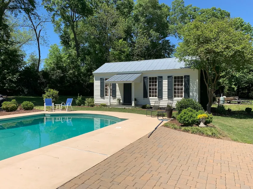 Historic guest house with modern conveniences. - Image 1