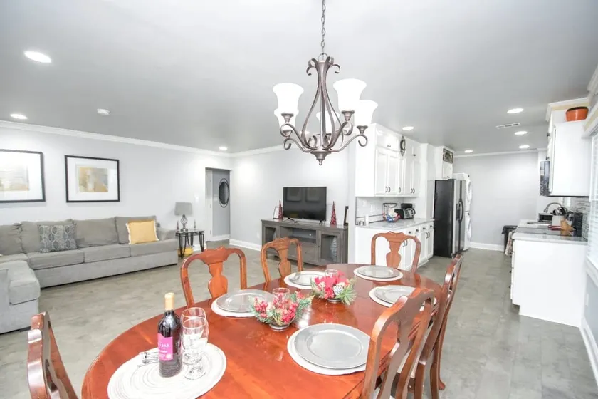 Spacious 7BR Retreat – Near Downtown & Six Flag7 - Image 1