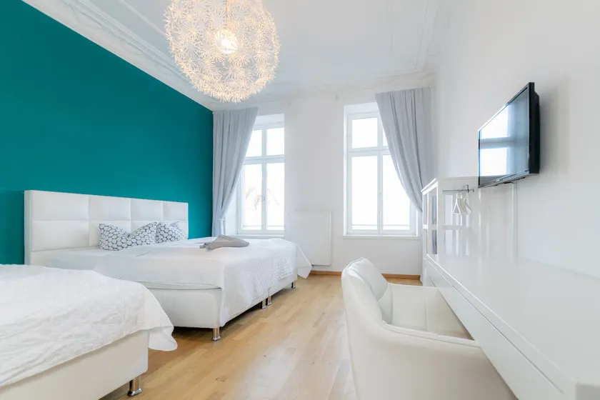 *Grand Modern* Extra space & light in the center - Image 1