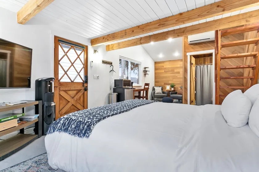 Lake Samish Cottage - Image 1