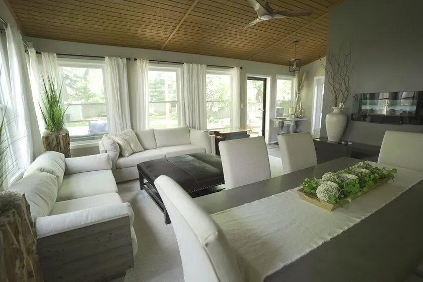 Cozy Home with LOTS of space- Less than 1 mile to ISU & IWU, 5 miles to airport - Image 1