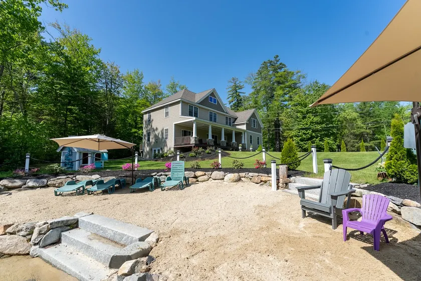 Lakefront Lodge sleeps 18 comfortably W/ Private beach! - Image 1