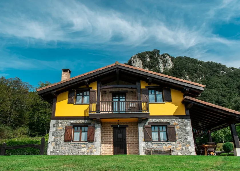 Country house in a privileged setting - Image 1