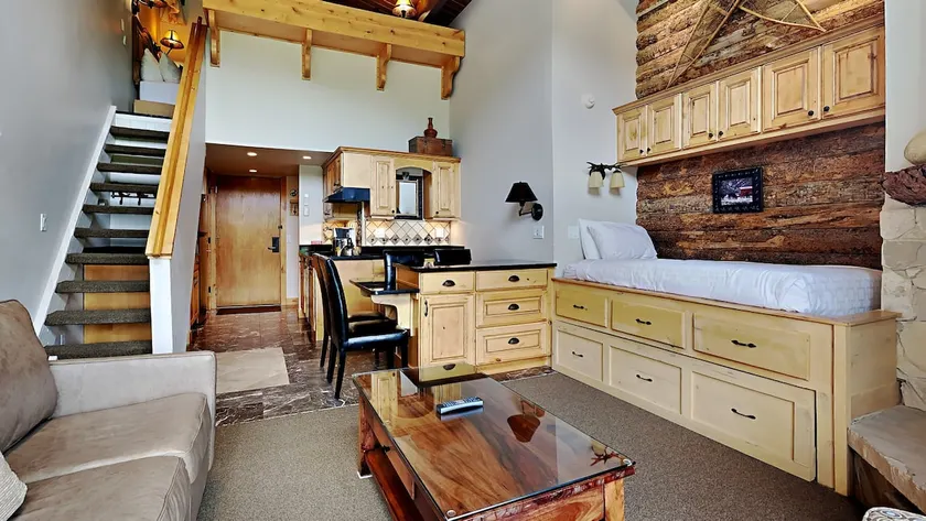 Timberline Deluxe Ski-in / ski-out Studio Plus Loft - Image 1