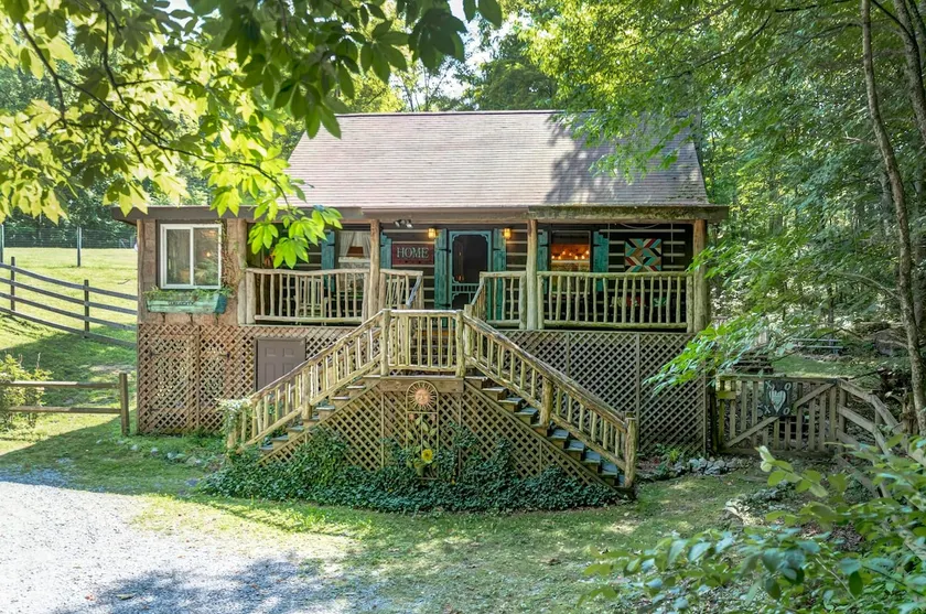 Private Cabin with NEW Hot Tub & Hammock - Image 1