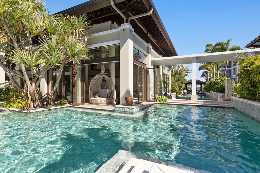 Luxury Romance - 5 to Beach - Image 1